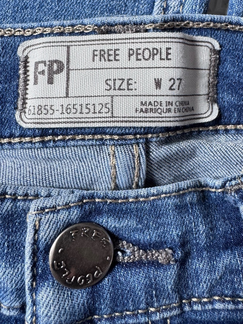 Free People Women's Blue Denim Jeans With Little Rip and Fringe Bottoms,Size W27